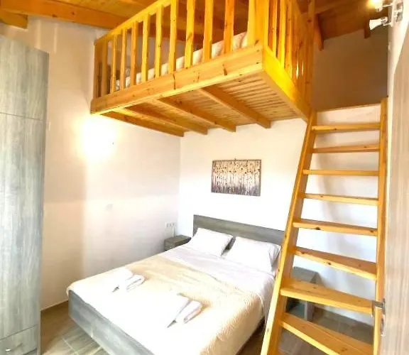 Apartament Theo With Balcony Marathias