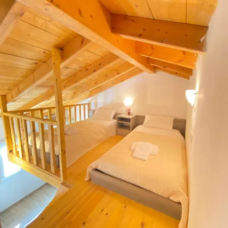 Apartamento Theo With Balcony Marathias